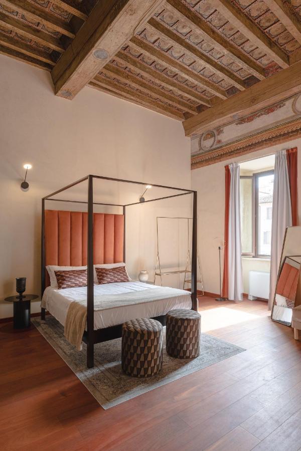 Torre Capranica * Roma